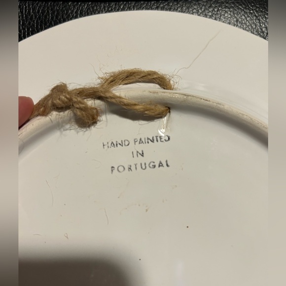 Vintage Sur La Table Handpainted Portugal Dinner Plate, Woman with Flower, 10" D - Picture 9 of 10